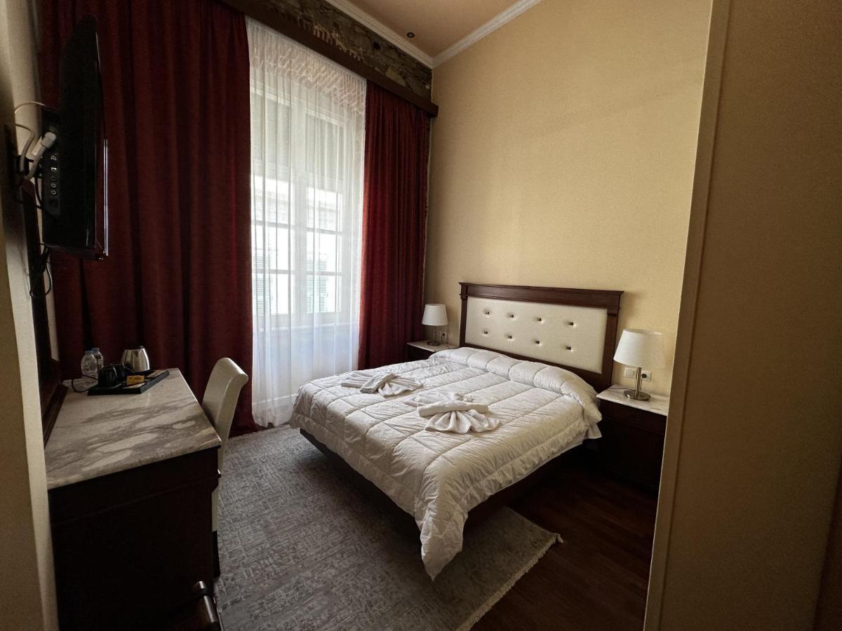 Hotel Aktaion Syros แอร์มูโปลี ภายนอก รูปภาพ