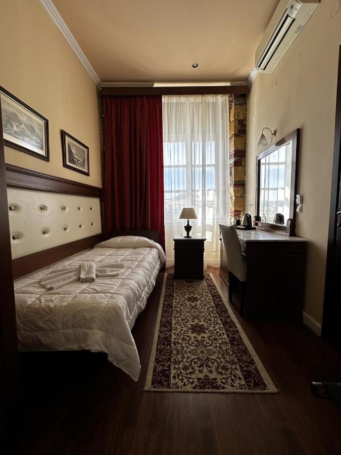 Hotel Aktaion Syros แอร์มูโปลี ภายนอก รูปภาพ