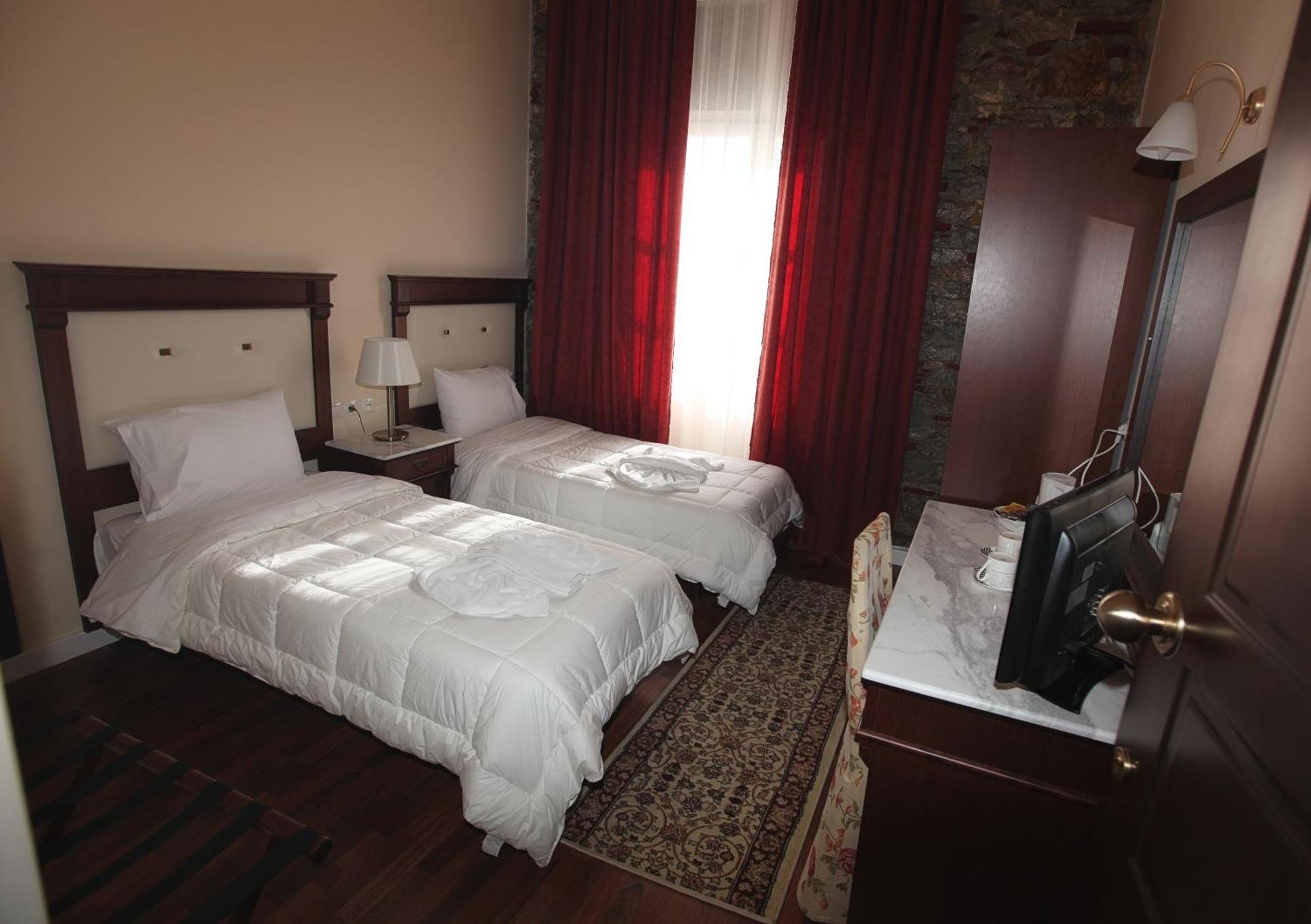 Hotel Aktaion Syros แอร์มูโปลี ภายนอก รูปภาพ