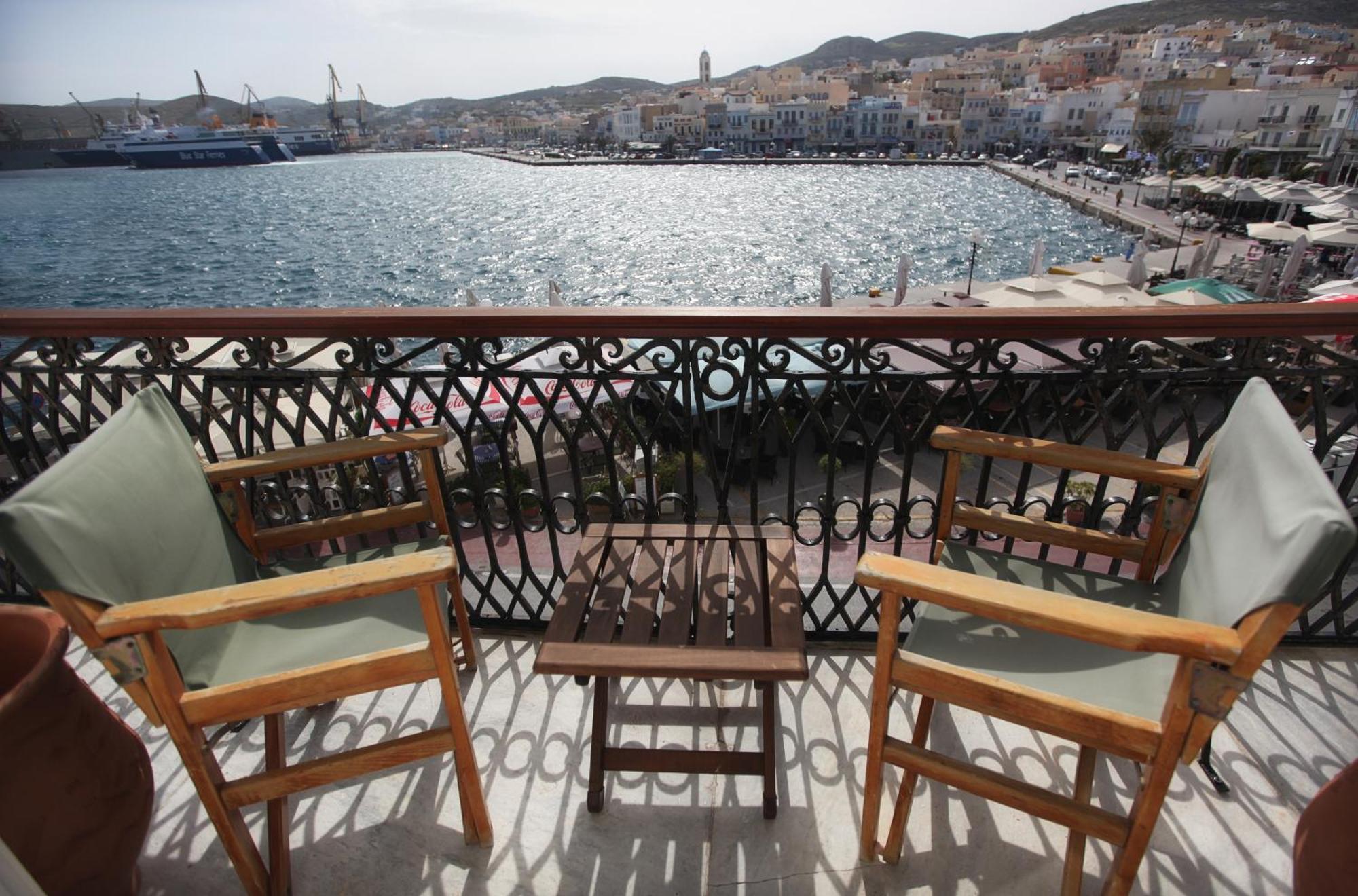 Hotel Aktaion Syros แอร์มูโปลี ภายนอก รูปภาพ